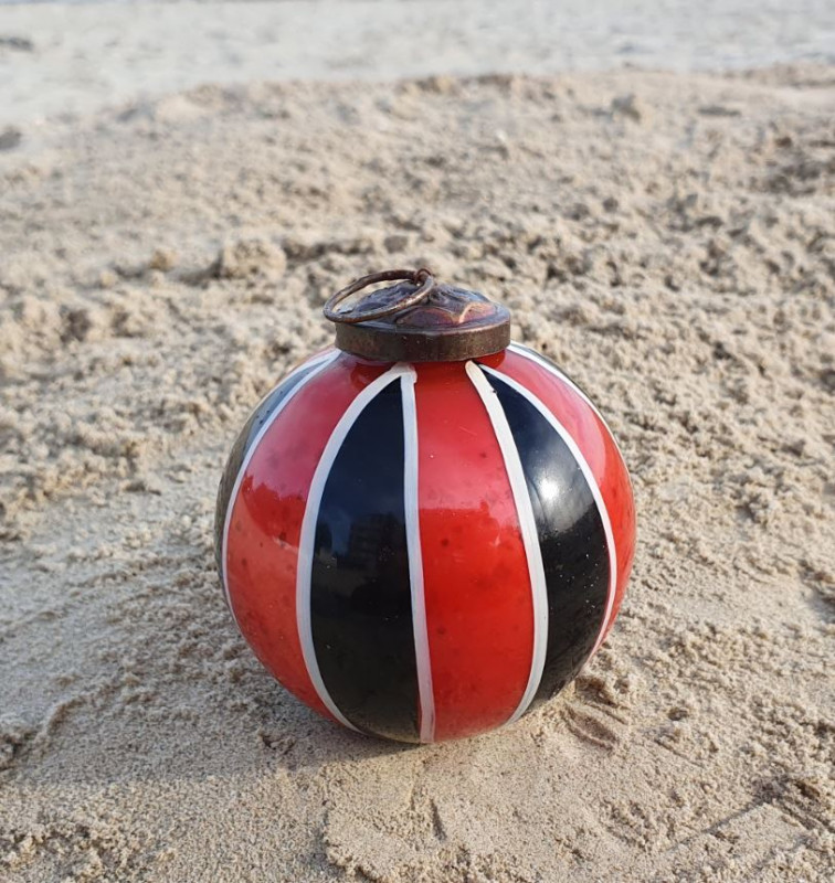 Boule rouge & noire 